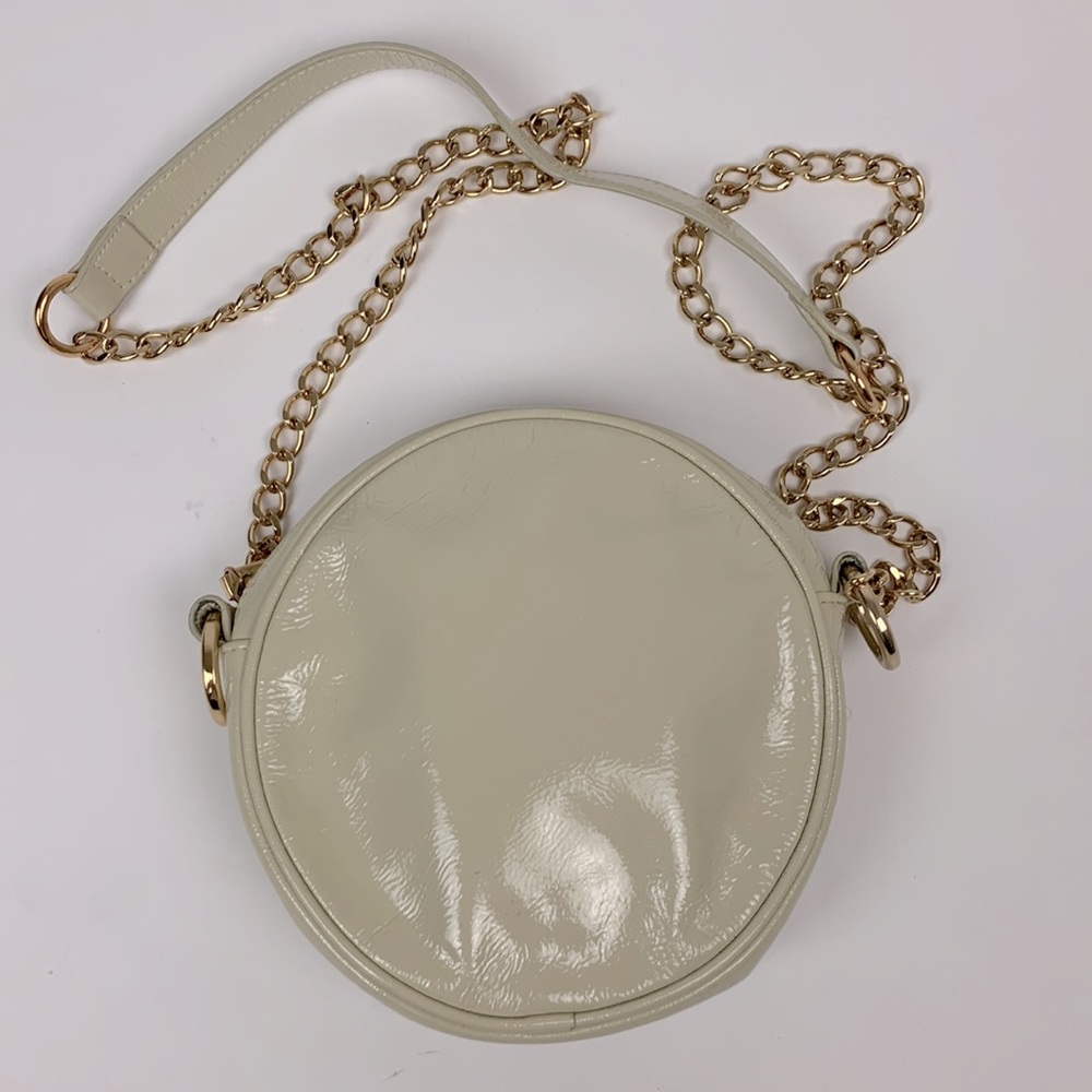 HOBO Deb Round Patent Leather Crossbody bag Creme & Gold chain strap Lined
